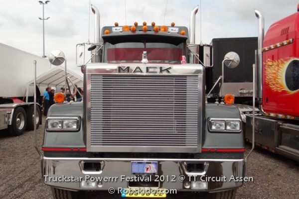 truckstar-2012-show-trucks-040A3FEF6B9-279B-ED95-DC1F-89707C763B68.jpg