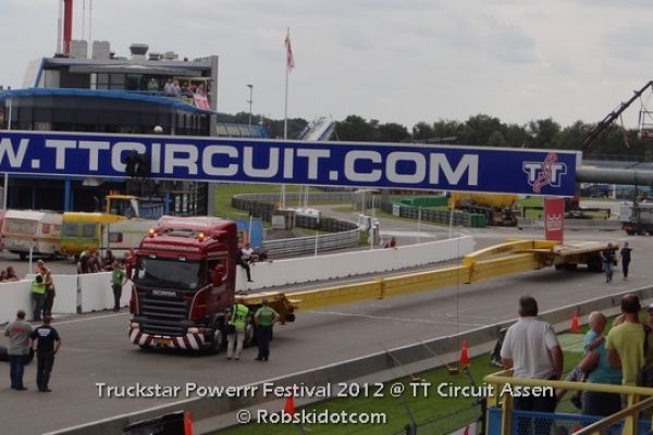 truckstar-2012-stunt-015ED7262D0-9B3D-C3CE-7BBD-DFD36F100257.jpg
